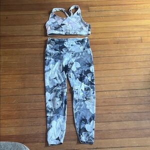 Old Navy Floral Women's Leggings Set - Black and White